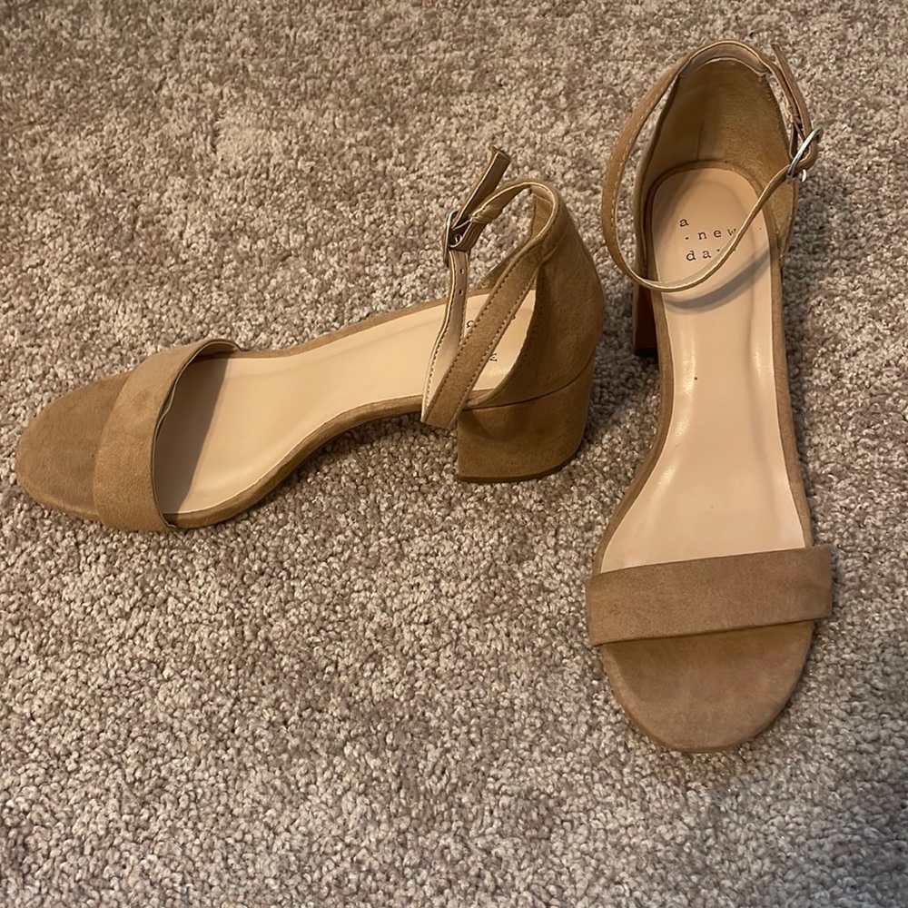 Suede Target Nude Heel
